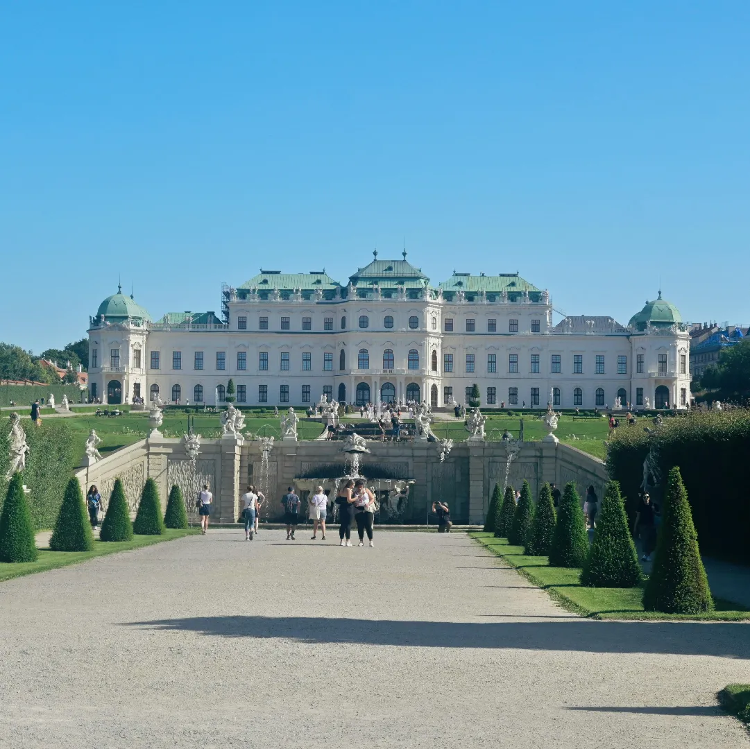 vienna belvedere palace front view